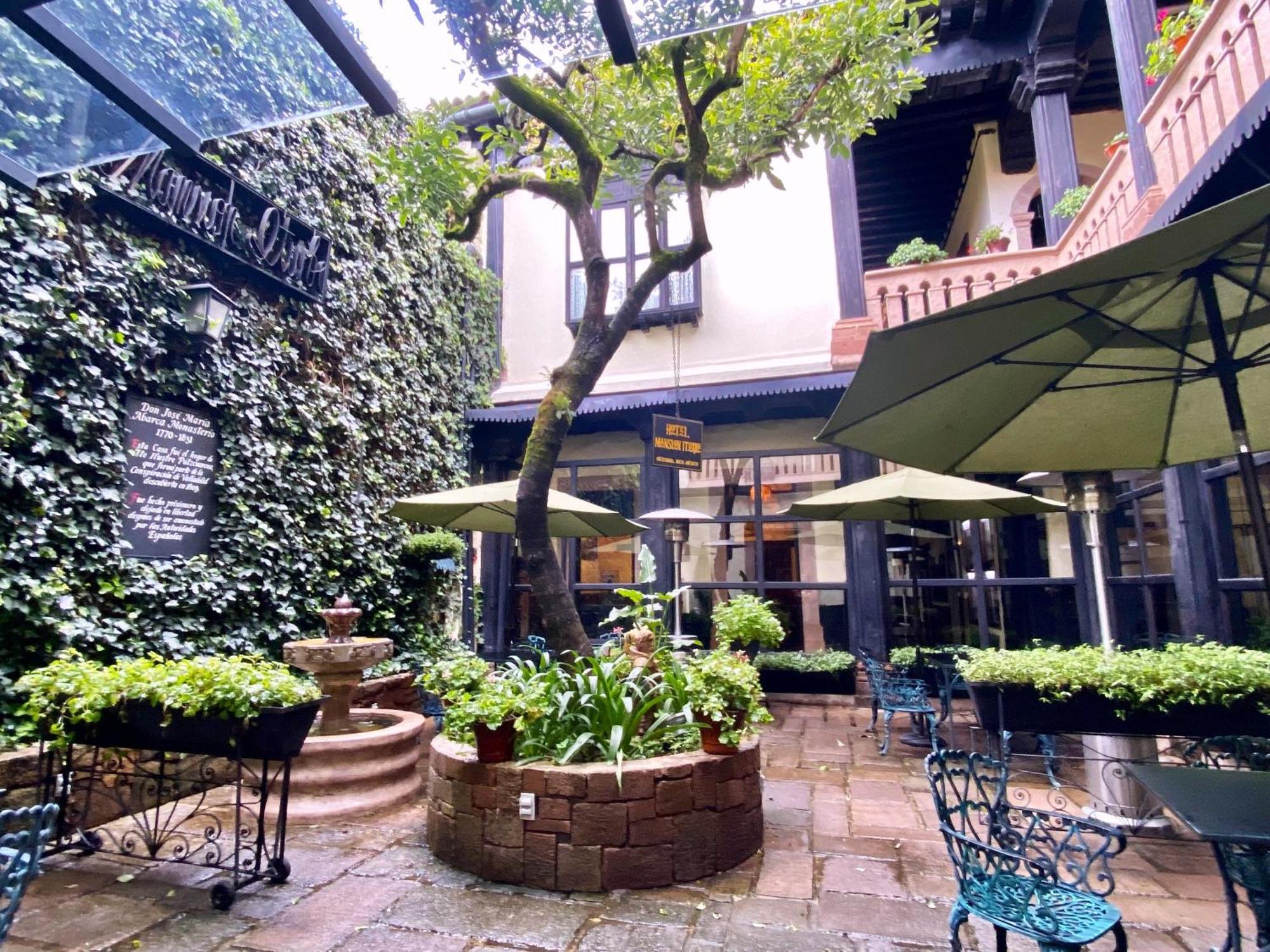 Hotel Mansion Iturbe ปาทซ์คูเอโร ภายนอก รูปภาพ